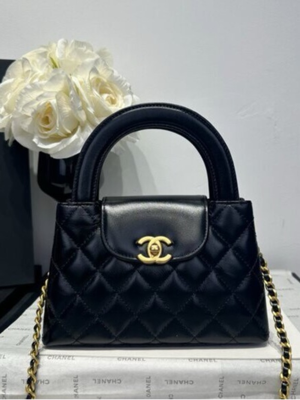 Chanel mini kelly lambskin black/gold